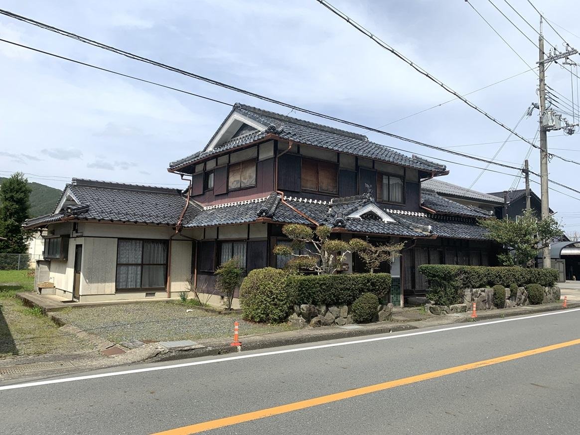 氷上町絹山　岸田様邸